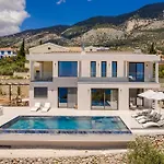 Deos Villa *