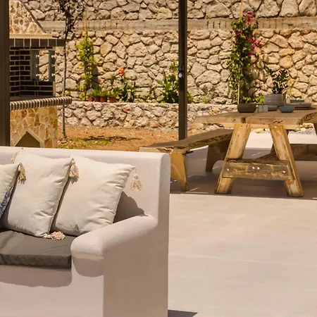 Deos Villa *