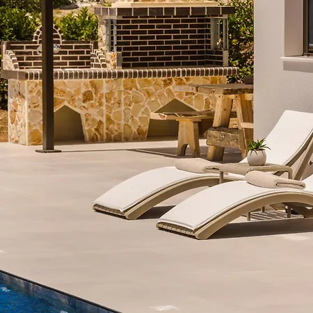 Deos Villa *